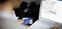 Person using its credit card to buy online