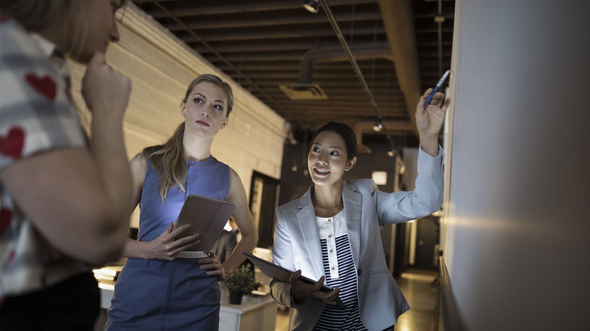 photo-three-women-working-at-whiteboard