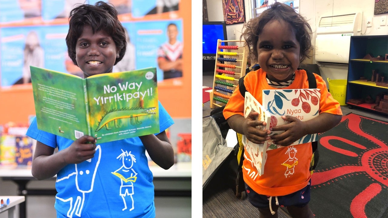 photo-indigenous-kids-holding-books-smiling
