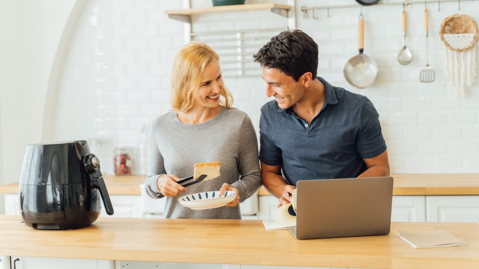 https://auspost.com.au/content/dam/auspost_corp/media/images/photo-woman-and-man-in-kitchen-using-air-fryer.jpg.auspostimage.970*0.169.medium.jpg