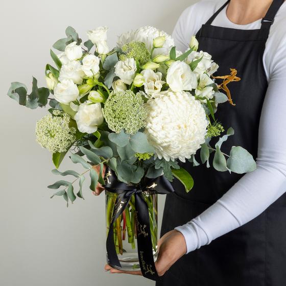 Neutral Flower Bouquet in Vase Flower Delivery